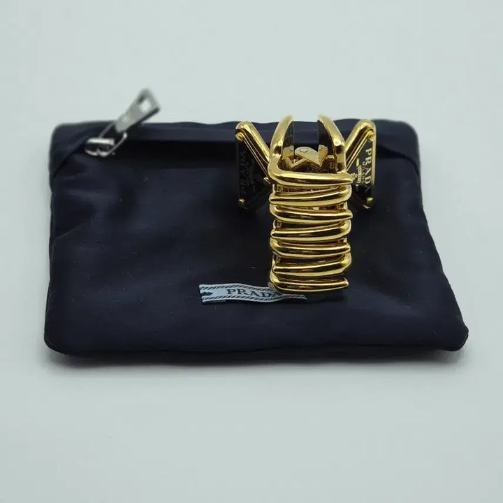 [BUNJANG] Prada Metal Gold Hair Clip / 프라다 메탈 골드 헤어클립 (헤어핀)