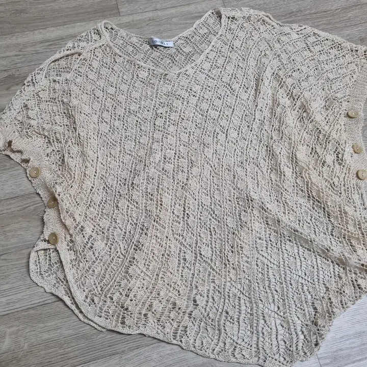 [BUNJANG] Ivory Knit Punching Blouse / 아이보리색 니트 펀칭 블라우스