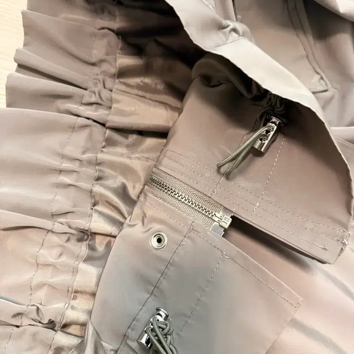 [BUNJANG] Designer Hooded Windbreaker Jacket with Fabric Print / 디자이너 바람막이 후드 자켓. 패브릭 프린트.8899110사이즈 정도