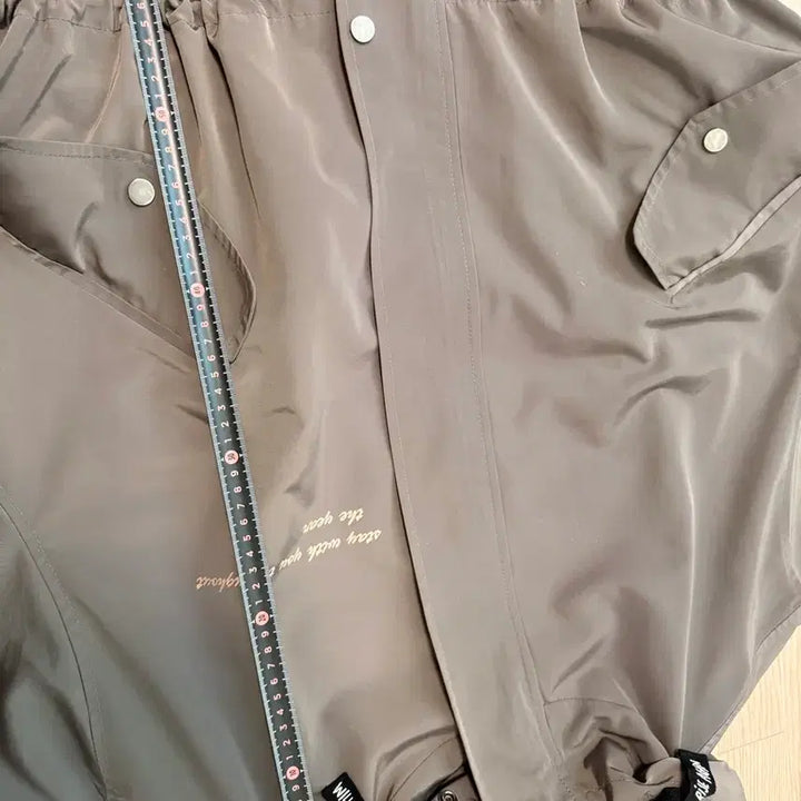 [BUNJANG] Designer Hooded Windbreaker Jacket with Fabric Print / 디자이너 바람막이 후드 자켓. 패브릭 프린트.8899110사이즈 정도