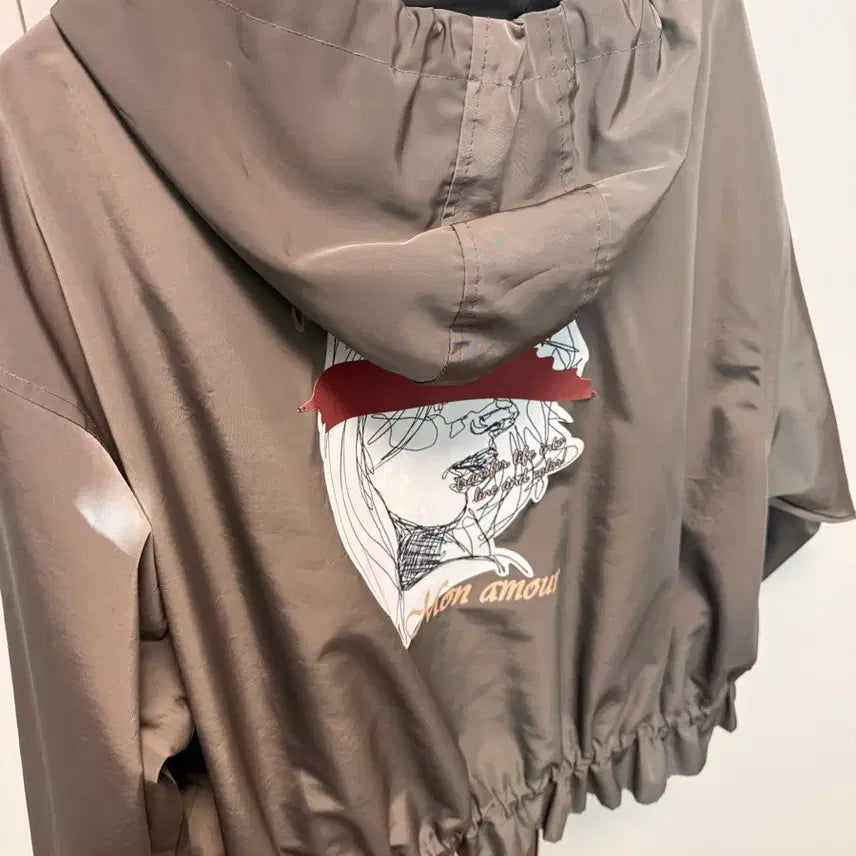 [BUNJANG] Designer Hooded Windbreaker Jacket with Fabric Print / 디자이너 바람막이 후드 자켓. 패브릭 프린트.8899110사이즈 정도