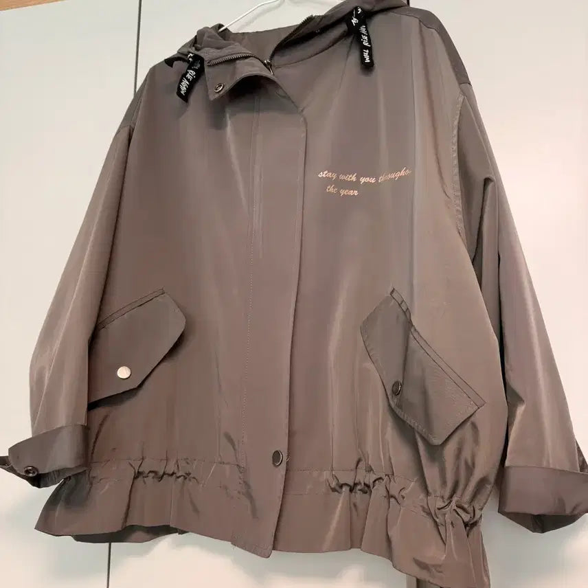 [BUNJANG] Designer Hooded Windbreaker Jacket with Fabric Print / 디자이너 바람막이 후드 자켓. 패브릭 프린트.8899110사이즈 정도