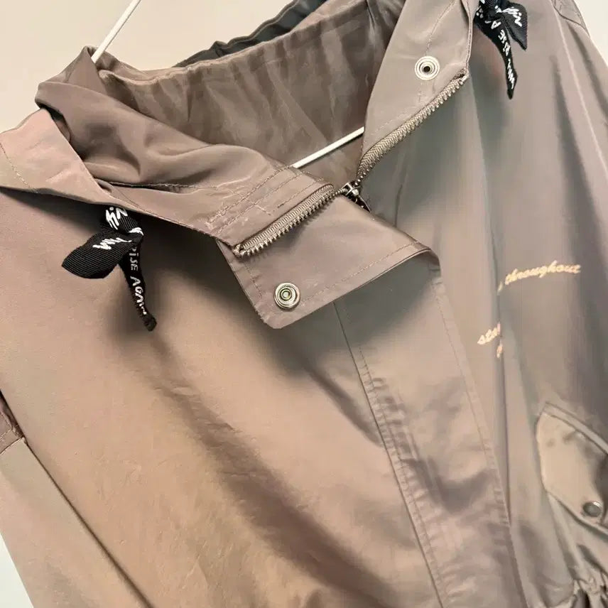 [BUNJANG] Designer Hooded Windbreaker Jacket with Fabric Print / 디자이너 바람막이 후드 자켓. 패브릭 프린트.8899110사이즈 정도