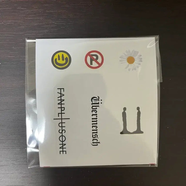 [BUNJANG] G-Dragon Concert Gift Sticker / 지디 콘서트 팸 기프트 스티커 1개남음