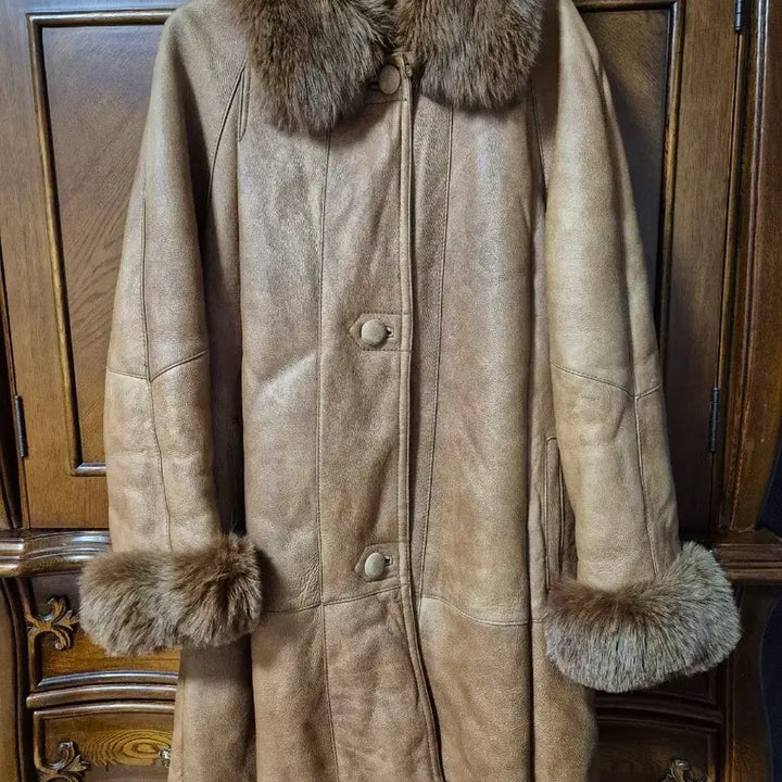 [BUNJANG] Brown Fur Trimmed Long Coat (Size 66) / 브라운 양가죽 퍼 트리밍 롱 코트 66