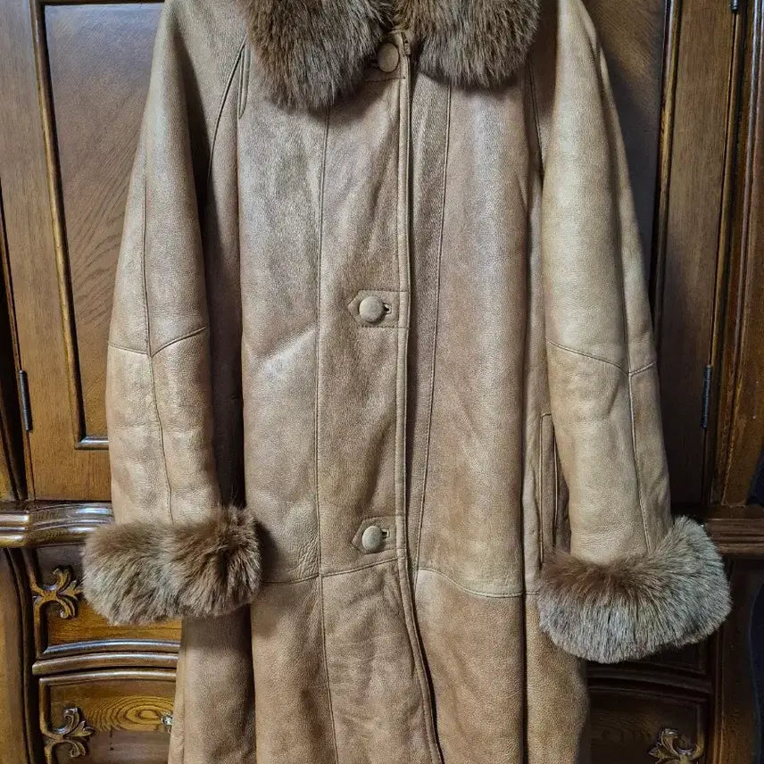 [BUNJANG] Brown Fur Trimmed Long Coat (Size 66) / 브라운 양가죽 퍼 트리밍 롱 코트 66