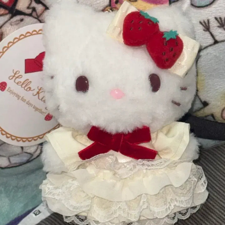 [BUNJANG] Sanrio Hello Kitty Strawberry Shortcake Mascot Plush / 산리오 헬로키티 키티 딸기 쇼트케이크 마스코트 인형