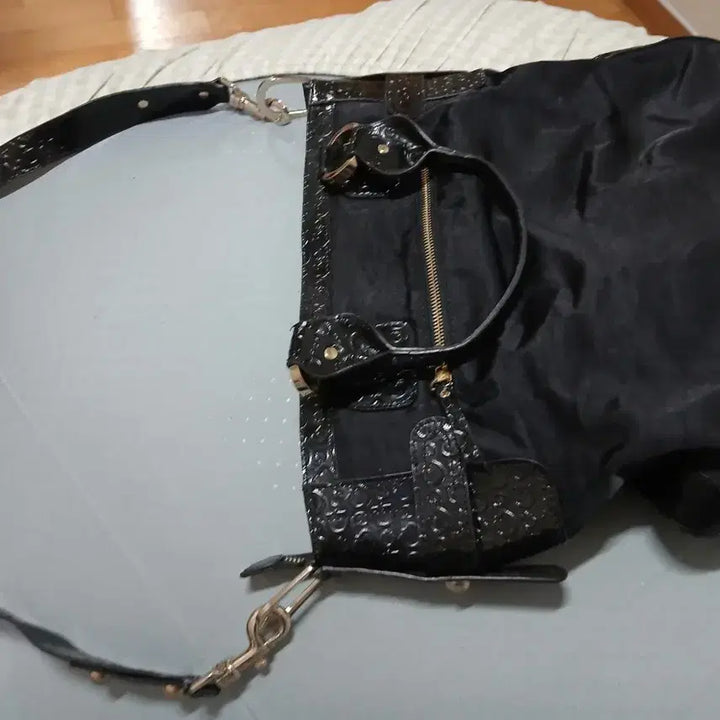 [BUNJANG] Guess Tote Bag Handbag Shoulder Bag / Guess 게스 가방 토트백 핸드백 숄더백 매스티지 명품백
