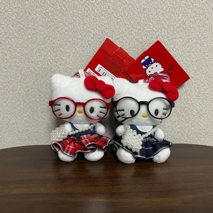 [BUNJANG] Sanrio Hello Kitty Check Dress Bundle Set / Set 2종 산리오 헬로 키티 안경 키티 키링 체크 드레스 인형뽑기