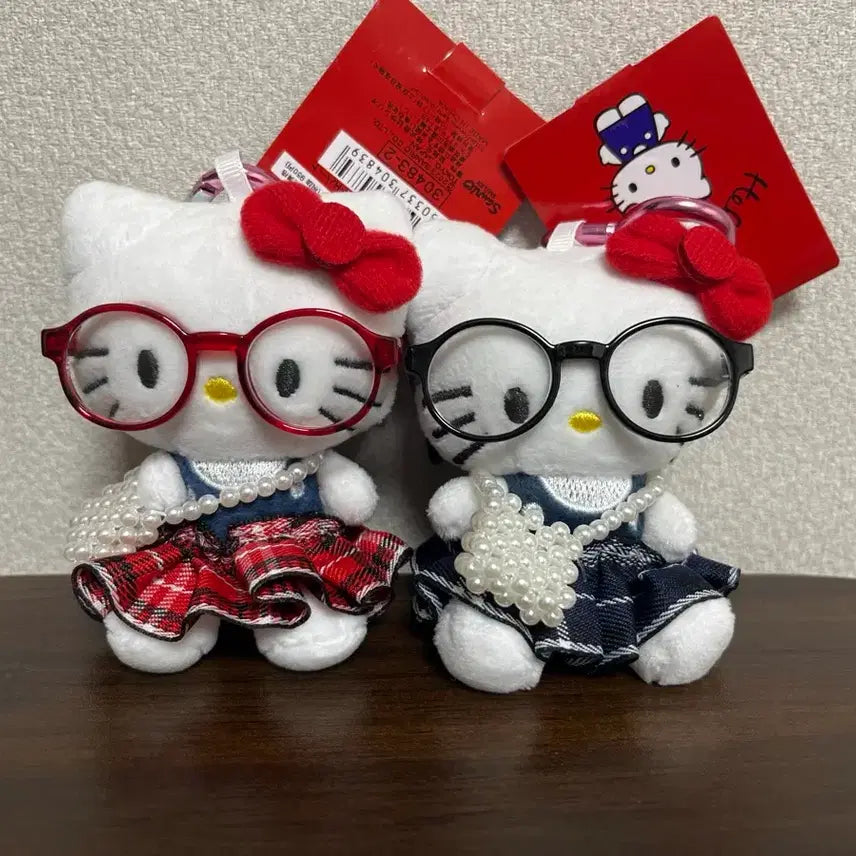 [BUNJANG] Sanrio Hello Kitty Check Dress Bundle Set / Set 2종 산리오 헬로 키티 안경 키티 키링 체크 드레스 인형뽑기