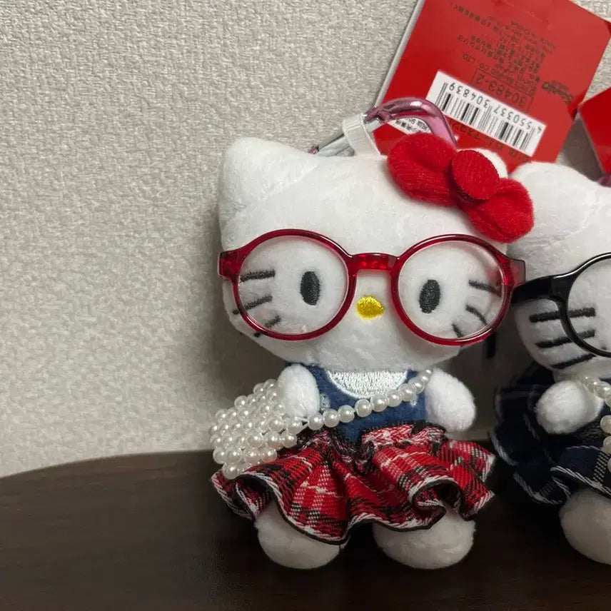 [BUNJANG] Sanrio Hello Kitty Check Dress Bundle Set / Set 2종 산리오 헬로 키티 안경 키티 키링 체크 드레스 인형뽑기