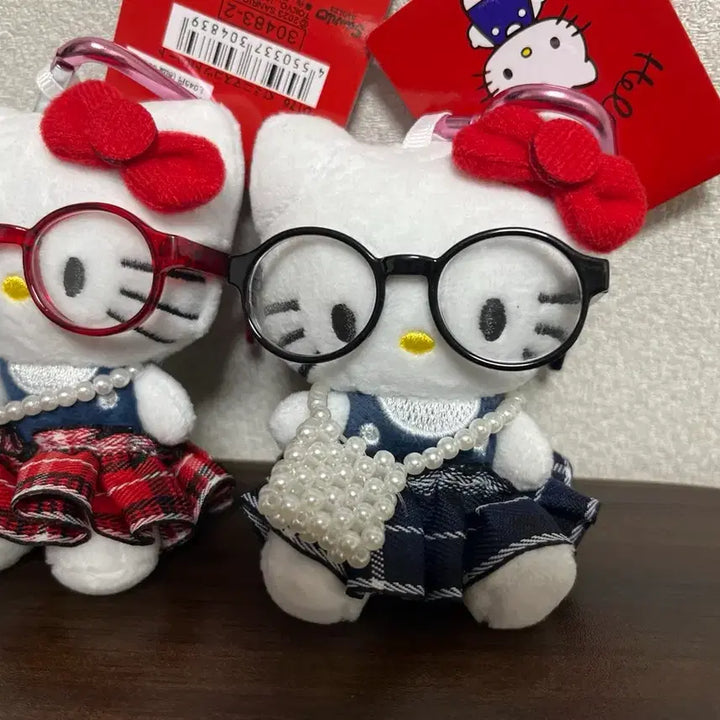 [BUNJANG] Sanrio Hello Kitty Check Dress Bundle Set / Set 2종 산리오 헬로 키티 안경 키티 키링 체크 드레스 인형뽑기