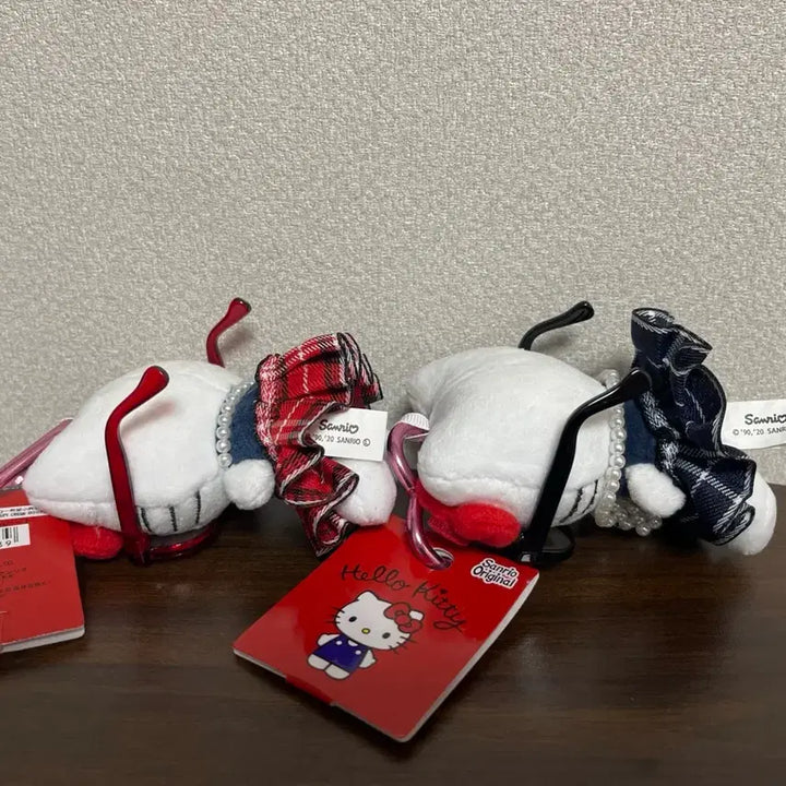 [BUNJANG] Sanrio Hello Kitty Check Dress Bundle Set / Set 2종 산리오 헬로 키티 안경 키티 키링 체크 드레스 인형뽑기