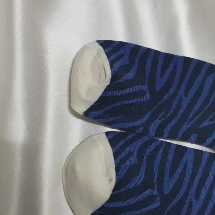 [BUNJANG] Brain Dead Zebra Logo Head Dress Socks / 블루 네이비 지브라 얼룩말 브레인 데드 로고헤드 드레스 삭스 양말