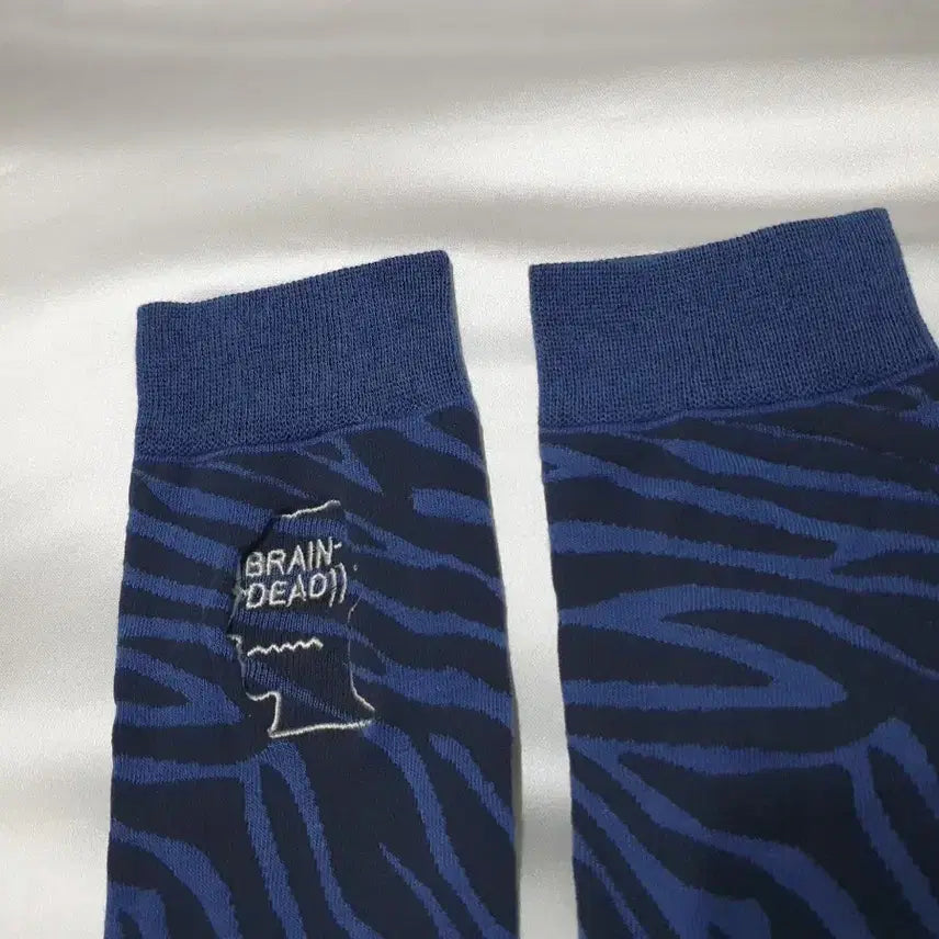 [BUNJANG] Brain Dead Zebra Logo Head Dress Socks / 블루 네이비 지브라 얼룩말 브레인 데드 로고헤드 드레스 삭스 양말