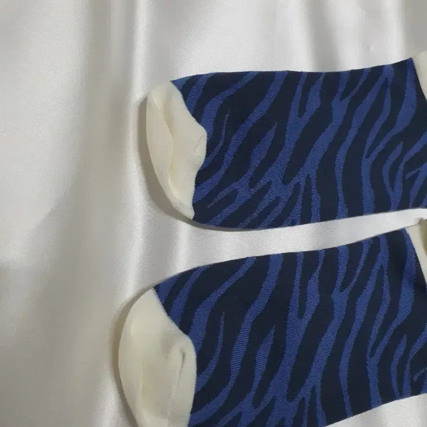 [BUNJANG] Brain Dead Zebra Logo Head Dress Socks / 블루 네이비 지브라 얼룩말 브레인 데드 로고헤드 드레스 삭스 양말