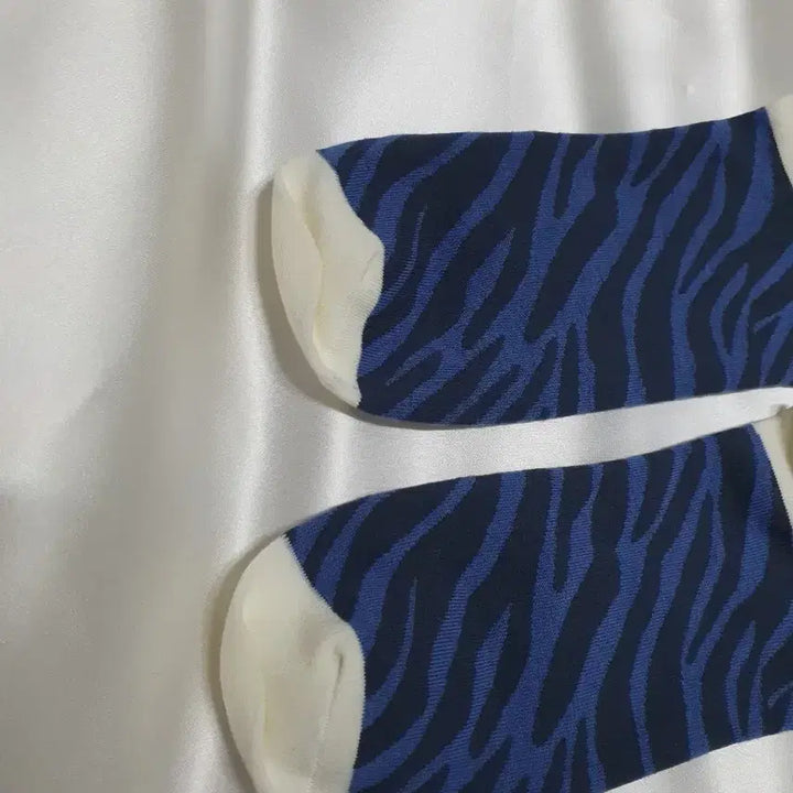 [BUNJANG] Brain Dead Zebra Logo Head Dress Socks / 블루 네이비 지브라 얼룩말 브레인 데드 로고헤드 드레스 삭스 양말