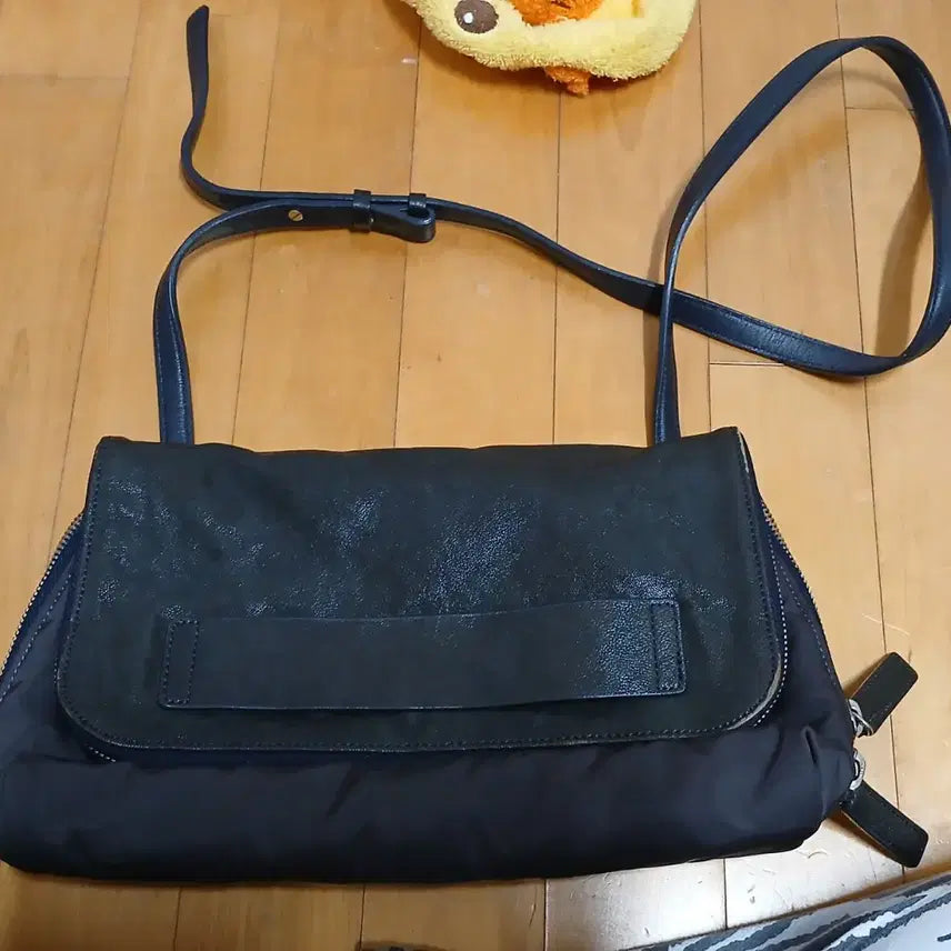[BUNJANG] KUHO Black Leather Nylon Crossbody Bag / KUHO 구호 블랙 가죽 나일론 크로스백