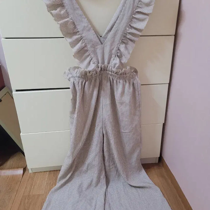 [SOLD OUT] CLIGE 스트라이프 프릴 점프수트