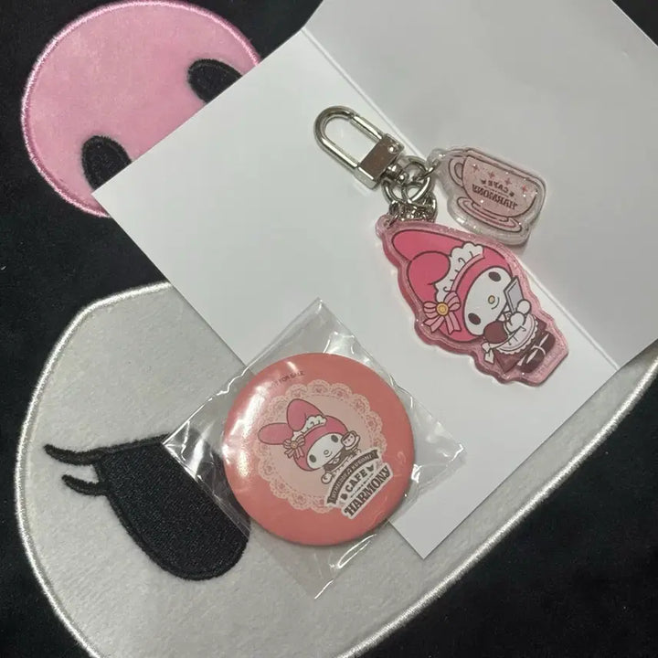 [BUNJANG] Sanrio My Melody Cafe Keyring and Badge Bundle / 산리오 하모니카페 마이멜로디 키링 뱃지
