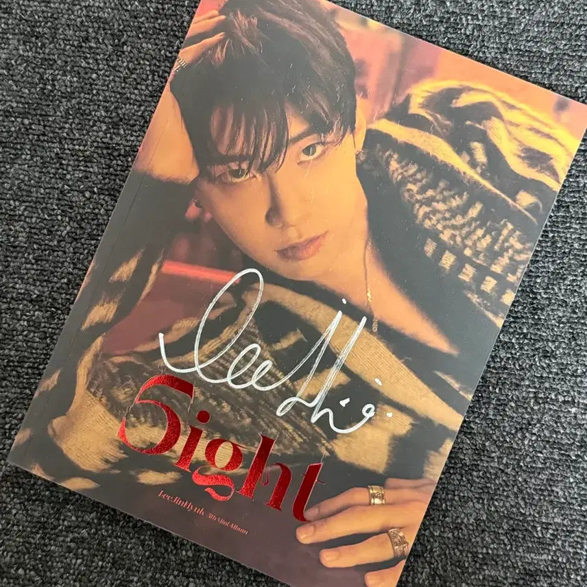 [BUNJANG] Lee Jinhyuk 5ight Signed Album / 이진혁 5ight 친필 싸인 앨범 판매합니다.