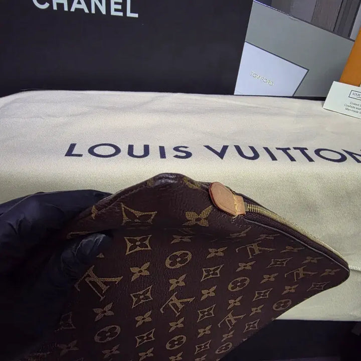 [BUNJANG] Louis Vuitton Etui Voyage MM Monogram Clutch Bag / {클로젯}[MM][풀구성]루이비통 에튀보야주 모노그램 MM클러치백