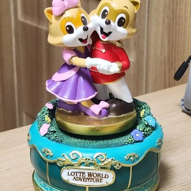 [SOLD OUT] 롯데월드 로티 로리 캐릭터 오르골 피규어