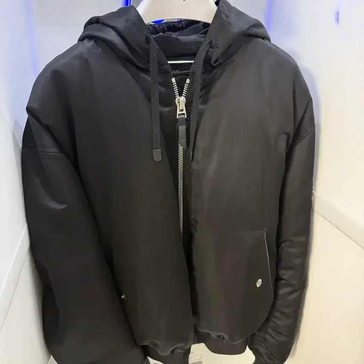 [BUNJANG] Tom Ford 22FW Silk Goose Down Padded Jacket / 톰포드 22fw 실크 구스 패딩 54