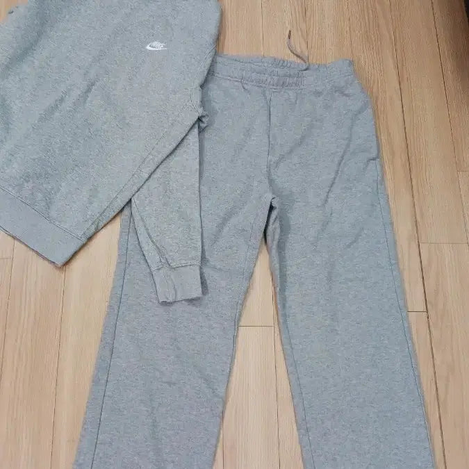 [BUNJANG] Nike Gray Sweatshirt &amp; Musinsa Standard Slim Fit Slacks Bundle / 나이키 맨투맨 회색+무신사스탠다드 앏은기모슬랙스