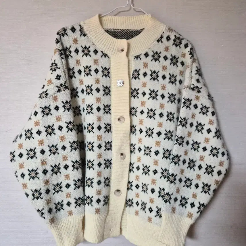 [BUNJANG] Ivory Pattern Knit Cardigan / 아이보리 패턴 니트 가디건