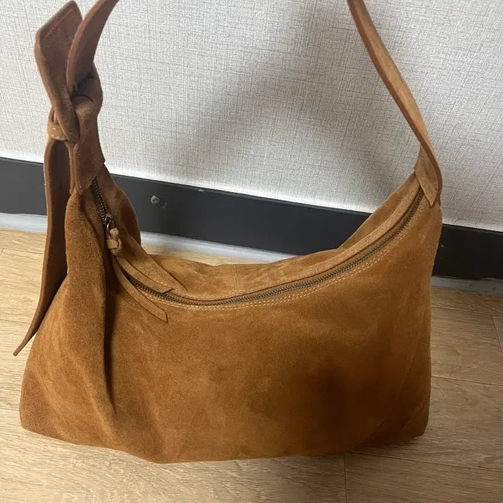 [BUNJANG] Barneys New York Suede Shoulder Bag / 천연스웨이드가방 바니스뉴욕