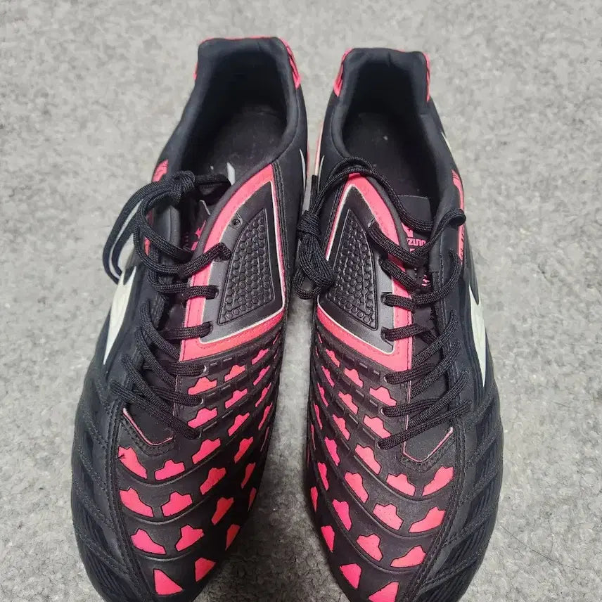 [BUNJANG] Mizuno Ignitus Soccer Cleats Black/Pink - 280mm / 미즈노 이그니터스 축구화 검정/핑크-280