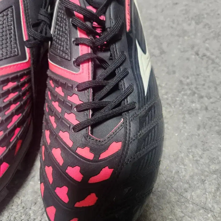 [BUNJANG] Mizuno Ignitus Soccer Cleats Black/Pink - 280mm / 미즈노 이그니터스 축구화 검정/핑크-280