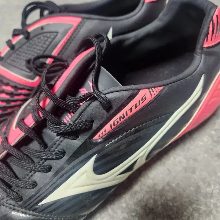 [BUNJANG] Mizuno Ignitus Soccer Cleats Black/Pink - 280mm / 미즈노 이그니터스 축구화 검정/핑크-280