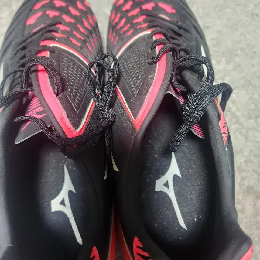 [BUNJANG] Mizuno Ignitus Soccer Cleats Black/Pink - 280mm / 미즈노 이그니터스 축구화 검정/핑크-280