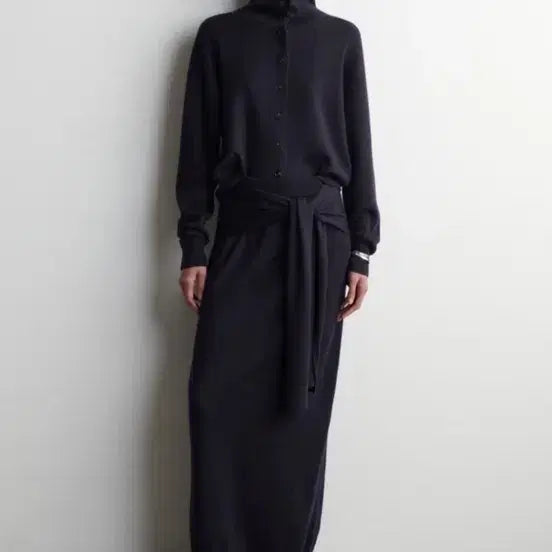 [SOLD OUT] COS 코스 타이 웨이스트 메리노 울미디 스커트 네이비 xs