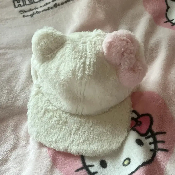 [BUNJANG] Universal Studios Japan Hello Kitty Fur Cap / USJ 유니버셜스튜디오 재팬 키티 털 모자 캡