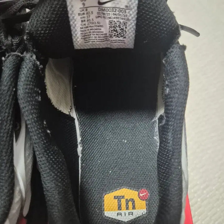 [BUNJANG] Nike Air Max Plus Black Metallic Silver Sneakers / 나이키 에어맥스 플러스 블랙 메탈릭 실버(DM0032-003)