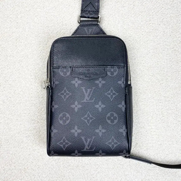 [BUNJANG] Louis Vuitton Outdoor Sling Bag / 루이비통 크로스백 아웃도어 슬링백