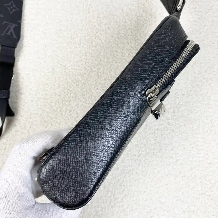 [BUNJANG] Louis Vuitton Outdoor Sling Bag / 루이비통 크로스백 아웃도어 슬링백