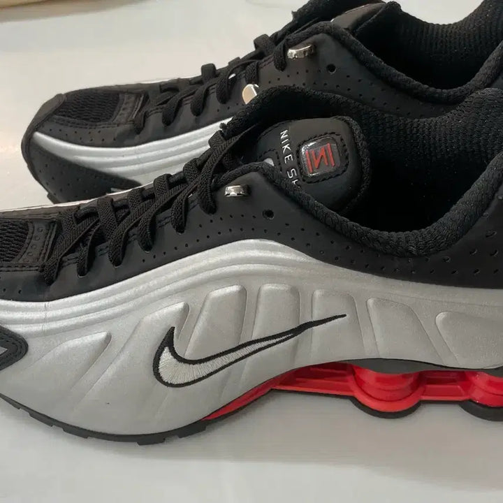 [BUNJANG] Nike Shox R4 (235) / 실착3회미만 ) 나이키 샥스 r4 235