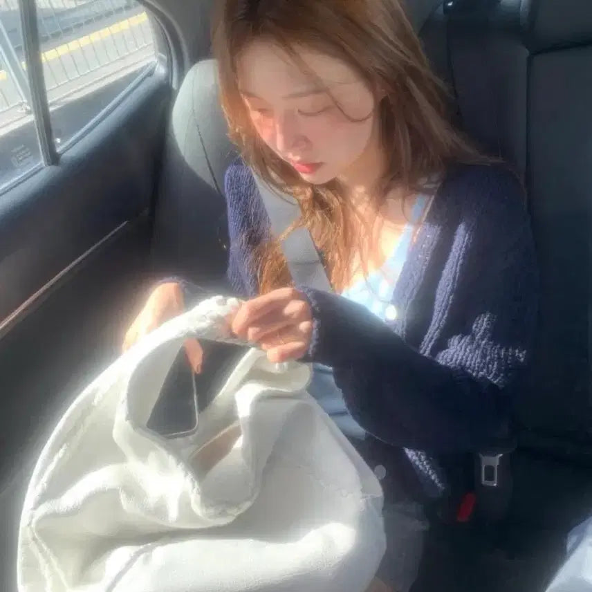 [BUNJANG] Tannat Vea Crop Cardigan - Navy / 타낫 Vea 비아 크롭 가디건 - 네이비