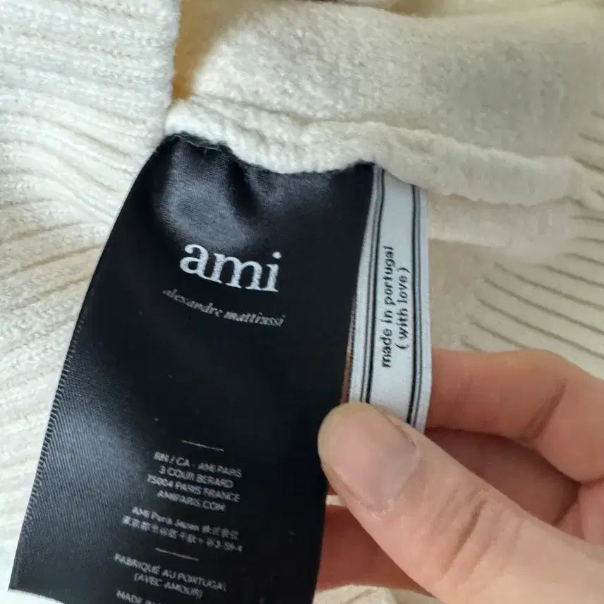 [BUNJANG] BTS Heart Logo Crewneck Knit Ivory / 아미 하트 로고 크루넥 니트 아이보리