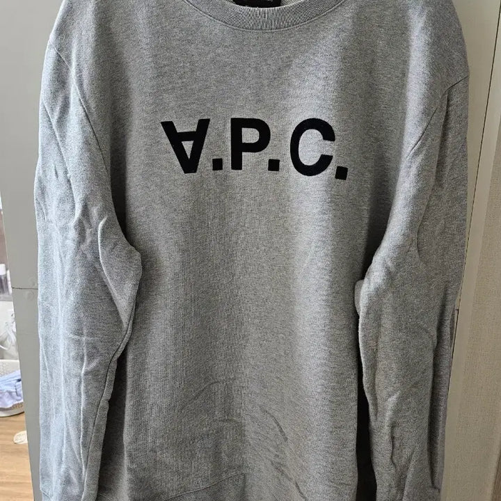 [BUNJANG] A.P.C. V.P.C. Logo Gray Sweatshirt / A.P.C. V.P.C. 로고 맨투맨 회색