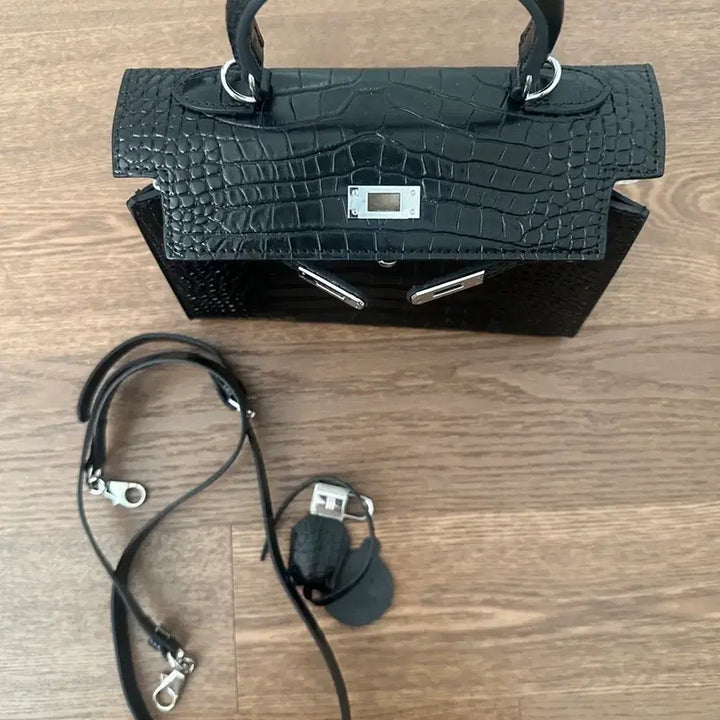 [BUNJANG] Caliber Style Handbag / 캘리백 스타일 핸드백