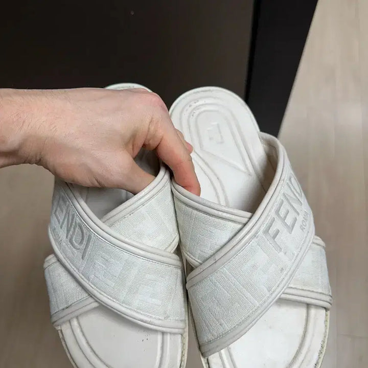 [BUNJANG] Fendi Slippers 270 / 펜디 슬리퍼 저렴하게 팝니다270