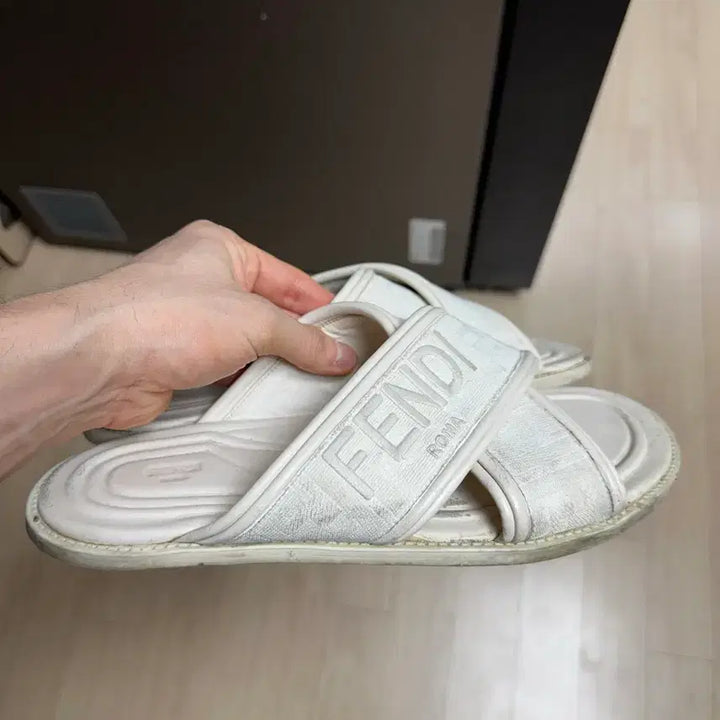 [BUNJANG] Fendi Slippers 270 / 펜디 슬리퍼 저렴하게 팝니다270