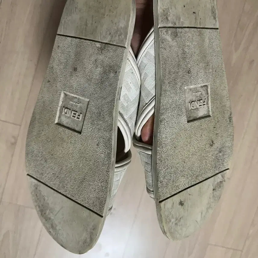 [BUNJANG] Fendi Slippers 270 / 펜디 슬리퍼 저렴하게 팝니다270