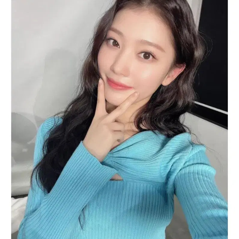 [BUNJANG] Margarine Fingers Twist Knit Top / 마가린핑거스 트위스트 니트 블루