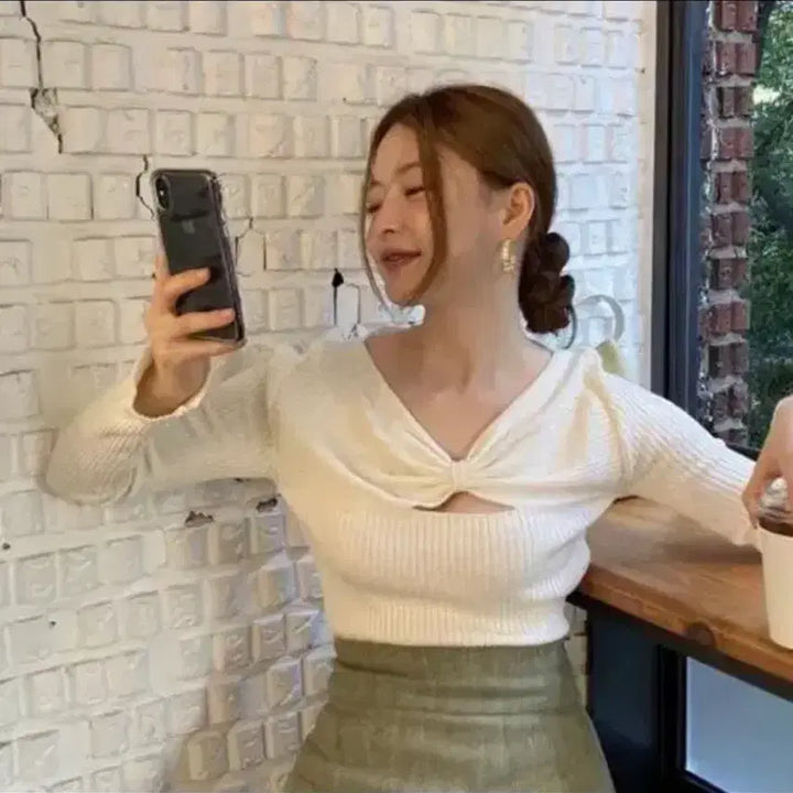 [BUNJANG] Margarine Fingers Twist Knit Top / 마가린핑거스 트위스트 니트 블루